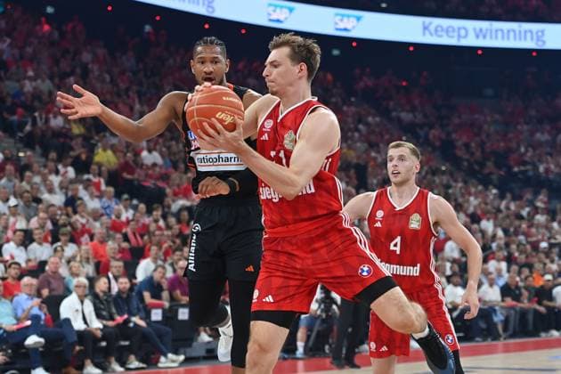 Justus HOLLATZ FCB , action,duel against Karim JALLOW UL Basketball BBL,season 2024 2025 5 final, FC Bayern Muenchen Ratiopharm Ulm on 26 06 2025, S A P G A R D EN