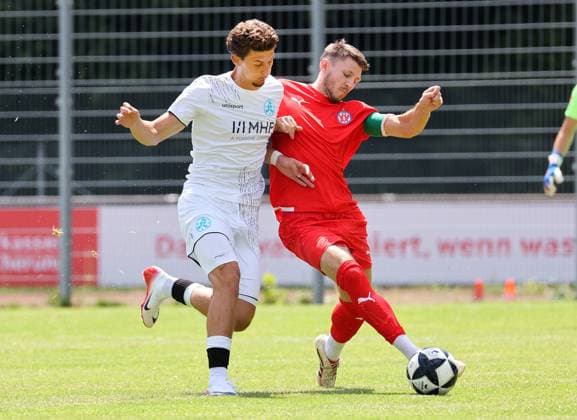 28 06 2025, Germany, Stuttgart, Soccer Regionalliga Südwest, Test match, SV Stuttgarter Kickers vs VfR Mannheim, f l David Stojak Kickers , Robin Becker VfR