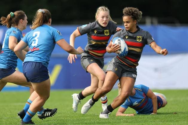 European Rugby Championship 2025, Tournament 2 in Hamburg Julia Braun Germany, 5 tries to fend off the attacks of the players from Belgium In the background Lara Bürger Germany, 22 tries to support her Final day of the European Championships in Olympic Sevens Rugby from June 27 to 29, 2025 in Hamburg , Hamburg Germany Sportpark Steinwiesenweg