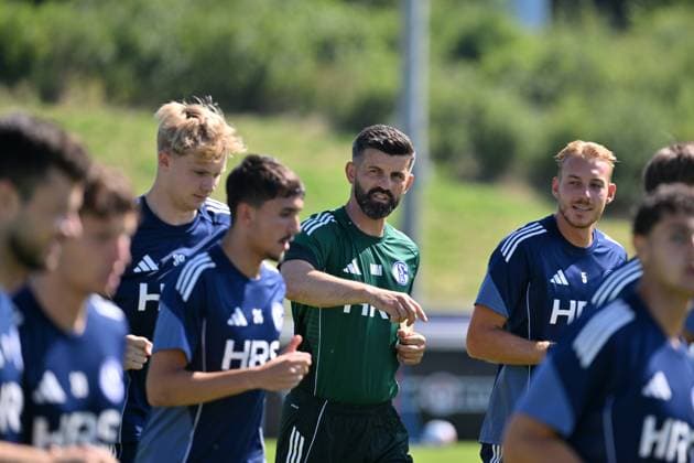 Coach Miron Muslic FC Schalke 04 , right Timo Becker FC Schalke 04 30 06 2025, Football 2 Bundesliga, Season 2025 2026, Training FC Schalke 04 Gelsenkirchen Nordrhein Westfalen Germany Team2