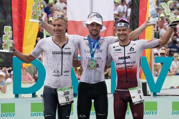 DATEV Challenge Roth 2025 The mens podium from l n r 2nd place Jonas Schomburg GER, 15 , winner Sam Laidlow FRA, 1 and in third place Jan Stratmann GER, 4 at the DATEV Challenge Roth triathlon, held on 06 07 2025 Copyright: xBEAUTIFULxSPORTS Kiesewetterx