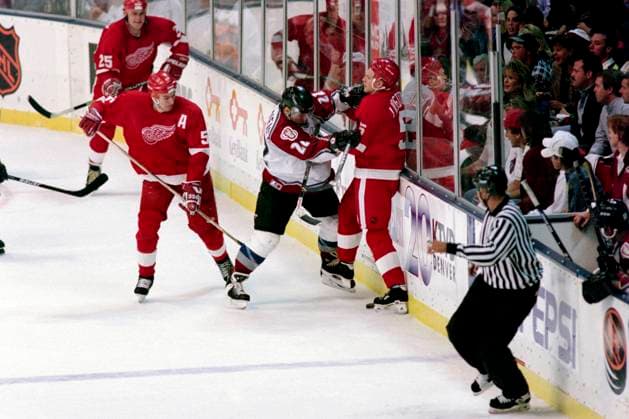 951006 Ice Hockey, NHL, Colorado Avalanche Detroit Red Wings, 3 2 Claude Lemieux, Colorado Avalanche pushes Nicklas Lidström, Detroit Red Wings  Copyright: BILDBYRAN BB951006BB033