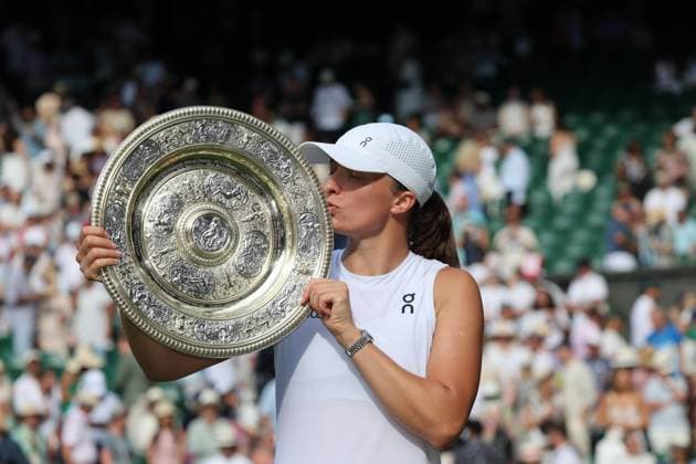 12 07 2025. London, United Kingdom. Kate Middleton, The Princess of Wales , presenrs trophy for the Ladies Singles Final on day thirteen of the Wimbledon Tennis Championships in London.  xStephenxLockx xixImagesx IIM-26100-0111