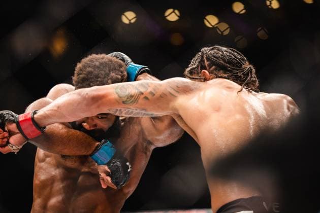 July 13, 2025, Nashville, Tn, United State: Max Griffin fights Chris Curtis in a Welterweight bout during the UFC Nashville: Lewis vs Teixeira at Bridgestone Arena on July 13, 2025 in Nashville, TN, United State. ( PxImages) Nashville United State - ZUMAp175 20250713_zsa_p175_078 Copyright: xDannyxPerezx