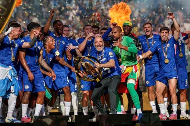 East Rutherford,New Jersey,July 13th,2025: Joao Pedro of Chelsea FC and Enzo Maresca Chelsea FC Coach celebrates with the trophy during the FIFA Club World Cup Final match between Chelsea FC vs Paris Saint Germain at MetLife Stadium on July 13th,2025 (Joao Bravo SPP) Copyright: xJoaoxBravoxx xSPPx spp-en-JoBr-JBF-3868