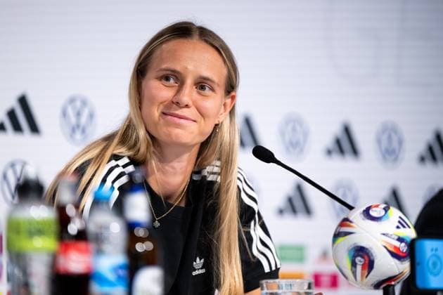 Klara Buehl Germany, 19 at the press conference, SUI, DFB Press Conference, Football Womens National Team Germany, UEFA Womens Euro 2025, Season 2024 2025, 17 07 2025 SUI, DFB Press Conference, Football Womens National Team Germany, UEFA Womens Euro 2025, Season 2024 2025, 17 07 2025 Zurich Copyright: xEibner-Pressefoto Memmlerx EP_MMR