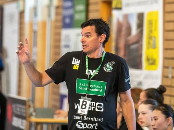 Nico Kiener, Head Coach Frisch Auf Women gives instructions to his team, Frisch Auf Goeppingen vs HB Ludwigsburg, Handball, Test match, Season 2025 2026, 18 07 2025 Frisch Auf Goeppingen vs HB Ludwigsburg, Handball, Test match, Season 2025 2026, 18 07 2025 Wolfschlugen Copyright: xMichaelxSchmidt Eibner-Pressefotx EP_MST