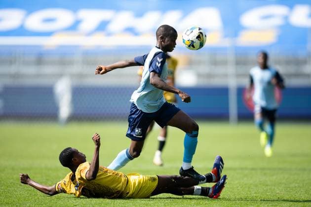 250719 Fight for the ball during the Boys 17 final in Gothia Cup between ASEC Mimosas and Beyond Limits on July 19, 2025 in Gothenburg  Copyright: MICHAELxERICHSEN BB250719MI051