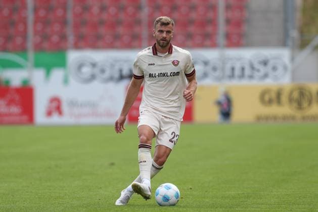 20 07 2025, xtgx, Football Volkswagen Cup, FSV Zwickau SG Dynamo Dresden emspor, v l Lars Buenning Bünning, Dresden, 23 Freisteller, Einzelbild, Ganzkoerper, single frame DFL DFB REGULATIONS PROHIBIT ANY USE OF PHOTOGRAPHS as IMAGE SEQUENCES and or QUASI VIDEO Zwickau