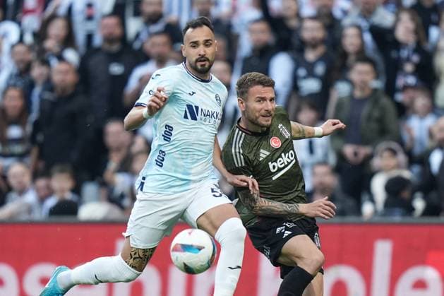 Besiktas v Adana Demirspor - Turkish Super Lig ISTANBUL, TURKIYE - MAY 11: Ciro Immobile (R) of Besiktas in action against Tolga Kalender (L) of Adana Demirspor during the Turkish Super Lig week 35 football match between Besiktas and Adana Demirspor at Tupras Stadium in Istanbul, Turkiye, on May 11, 2025. Istanbul Turkey. Editorial use only. Please get in touch for any other usage.  Copyright: x2025xAnadoluxHakanxAkgünx