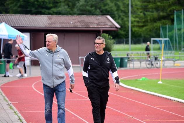 25 07 2025 Rottach Egern Fussball, Herren, Saison 2025 2026, Trainingslager Borussia Moenchengladbach v li Dr Stefan Stegemann Geschaeftsfuehrer Gladbach , Uwe Kamps Praesidiumsmitglied Gladbach DFL regulations prohibit any use of photographs as image sequences and or quasi video Stadion Am Birkenmoos Bayern Germany