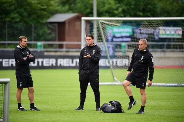 25 07 2025 Rottach Egern Fussball, Herren, Saison 2025 2026, Trainingslager Borussia Moenchengladbach v li Tony Jantschke Assistenztrainer Gladbach , Gerardo Seoane Trainer Gladbach , Patrick Schnarwiler Co Trainer Gladbach DFL regulations prohibit any use of photographs as image sequences and or quasi video Stadion Am Birkenmoos Bayern Germany