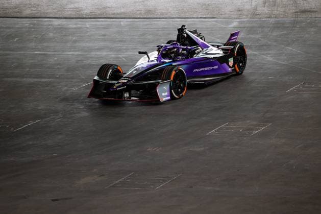 2025 FORMULA E LONDON ePRIX 01 WEHRLEIN Pascal (ger), TAG Heuer Porsche Formula E Team, Porsche 99X Electric, action during the London ePrix, 15th and 16th round of the 2024-25 ABB FIA Formula E World Championship, WM, Weltmeisterschaft on the ExCel London Circuit from July 25 to 27, 2025 in London, United Kingdom - LondonUnited Kingdom  Copyright: xAndrÃ xFerreirax