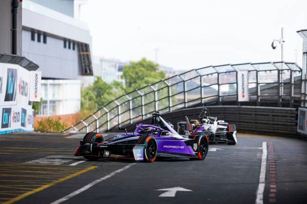 2025 FORMULA E LONDON ePRIX 01 WEHRLEIN Pascal (ger), TAG Heuer Porsche Formula E Team, Porsche 99X Electric, action during the London ePrix, 15th and 16th round of the 2024-25 ABB FIA Formula E World Championship, WM, Weltmeisterschaft on the ExCel London Circuit from July 25 to 27, 2025 in London, United Kingdom -  Copyright: xGREGORYxLENORMANDx