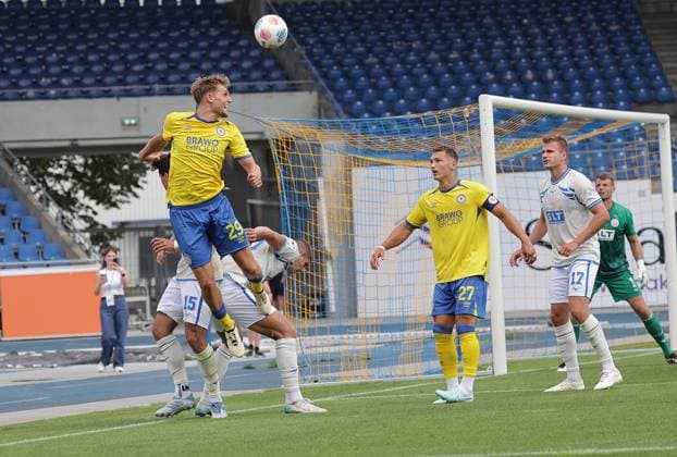 Lukas Frenkert Eintracht Braunschweig headers Football, Men, Season 2025 2026 2 BL, Eintracht Stadion, Season preparation, Test match Eintracht Braunschweig vs FC Hansa Rostock