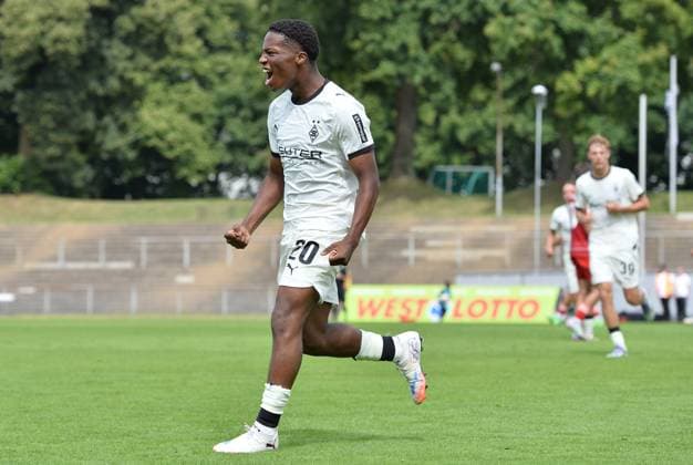 Soccer Men Regionalliga West Season 2025 2026 1 Matchday Borussia Mönchengladbach U23 Fortuna Düsseldorf U23 on 26 07 2025 at Grenzlandstadion in Mönchengladbach Goal celebration for 1 0 by Josiah Kaled Uwakhonye Borussia Mönchengladbach U23 North Rhine-Westphalia Germany