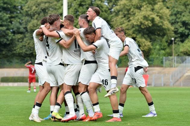 Soccer Men Regionalliga West Season 2025 2026 1 Matchday Borussia Mönchengladbach U23 Fortuna Düsseldorf U23 on 26 07 2025 at the Grenzlandstadion in Mönchengladbach The players of Borussia Mönchengladbach U23 are happy about the 1 0 of Josiah Kaled Uwakhonye Borussia Mönchengladbach U23 North Rhine Westphalia Germany