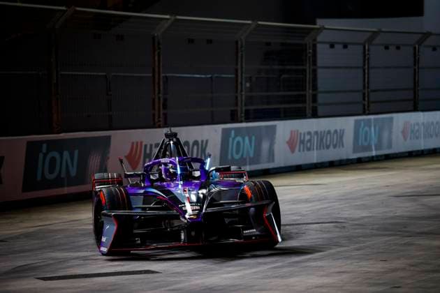 2025 FORMULA E LONDON ePRIX 01 WEHRLEIN Pascal (ger), TAG Heuer Porsche Formula E Team, Porsche 99X Electric, action during the London ePrix, 15th and 16th round of the 2024-25 ABB FIA Formula E World Championship, WM, Weltmeisterschaft on the ExCel London Circuit from July 25 to 27, 2025 in London, United Kingdom -  Copyright: xGREGORYxLENORMANDx