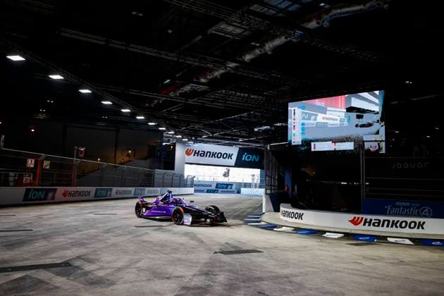 2025 FORMULA E LONDON ePRIX 01 WEHRLEIN Pascal (ger), TAG Heuer Porsche Formula E Team, Porsche 99X Electric, action during the London ePrix, 15th and 16th round of the 2024-25 ABB FIA Formula E World Championship, WM, Weltmeisterschaft on the ExCel London Circuit from July 25 to 27, 2025 in London, United Kingdom -  Copyright: xGREGORYxLENORMANDx