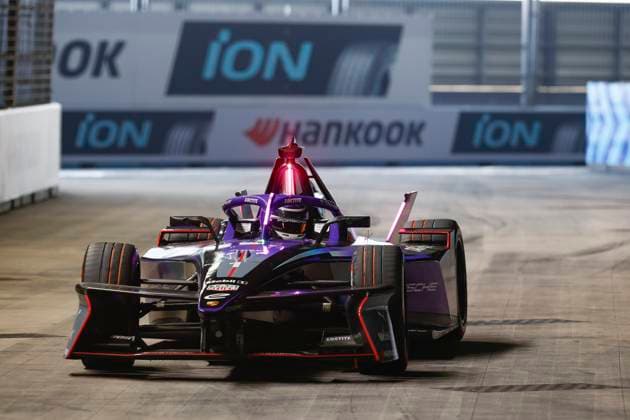 2025 FORMULA E LONDON ePRIX 01 WEHRLEIN Pascal (ger), TAG Heuer Porsche Formula E Team, Porsche 99X Electric, action during the London ePrix, 15th and 16th round of the 2024-25 ABB FIA Formula E World Championship, WM, Weltmeisterschaft on the ExCel London Circuit from July 25 to 27, 2025 in London, United Kingdom -  Copyright: xGREGORYxLENORMANDx
