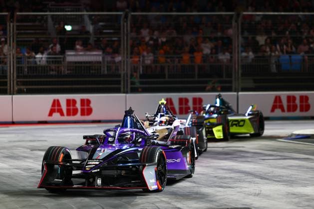 2025 FORMULA E LONDON ePRIX 01 WEHRLEIN Pascal (ger), TAG Heuer Porsche Formula E Team, Porsche 99X Electric, action during the London ePrix, 15th and 16th round of the 2024-25 ABB FIA Formula E World Championship, WM, Weltmeisterschaft on the ExCel London Circuit from July 25 to 27, 2025 in London, United Kingdom - LondonUnited Kingdom  Copyright: xAndrÃ xFerreirax