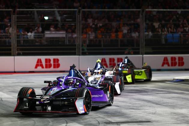 2025 FORMULA E LONDON ePRIX 01 WEHRLEIN Pascal (ger), TAG Heuer Porsche Formula E Team, Porsche 99X Electric, action during the London ePrix, 15th and 16th round of the 2024-25 ABB FIA Formula E World Championship, WM, Weltmeisterschaft on the ExCel London Circuit from July 25 to 27, 2025 in London, United Kingdom - LondonUnited Kingdom  Copyright: xAndrÃ xFerreirax