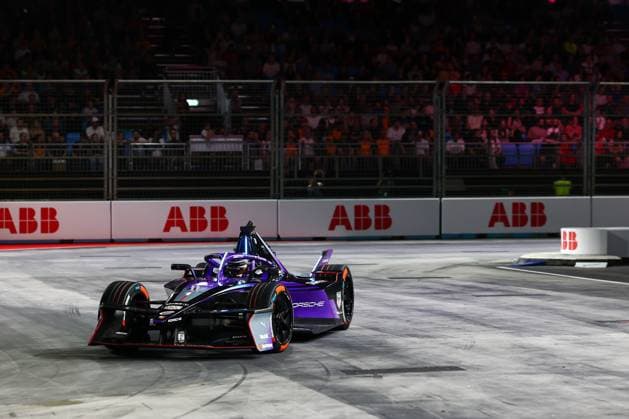2025 FORMULA E LONDON ePRIX 01 WEHRLEIN Pascal (ger), TAG Heuer Porsche Formula E Team, Porsche 99X Electric, action during the London ePrix, 15th and 16th round of the 2024-25 ABB FIA Formula E World Championship, WM, Weltmeisterschaft on the ExCel London Circuit from July 25 to 27, 2025 in London, United Kingdom - LondonUnited Kingdom  Copyright: xAndrÃ xFerreirax