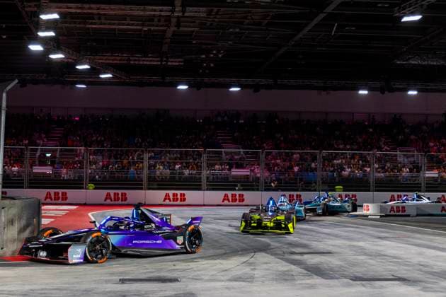 2025 FORMULA E LONDON ePRIX 01 WEHRLEIN Pascal (ger), TAG Heuer Porsche Formula E Team, Porsche 99X Electric, action 33 TICKTUM Dan (gbr), Kiro Race Co, Porsche 99X Electric WCG3, action during the London ePrix, 15th and 16th round of the 2024-25 ABB FIA Formula E World Championship, WM, Weltmeisterschaft on the ExCel London Circuit from July 25 to 27, 2025 in London, United Kingdom - LondonUnited Kingdom  Copyright: xDamienxDoumerguex