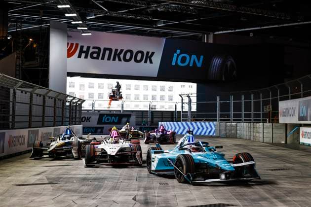 2025 FORMULA E LONDON ePRIX 23 ROWLAND Oliver (gbr), Nissan Formula E Team, Nissan e-4ORCE 05, action during the London ePrix, 15th and 16th round of the 2024-25 ABB FIA Formula E World Championship, WM, Weltmeisterschaft on the ExCel London Circuit from July 25 to 27, 2025 in London, United Kingdom - LondonUnited Kingdom  Copyright: xJULIENxDELFOSSEx