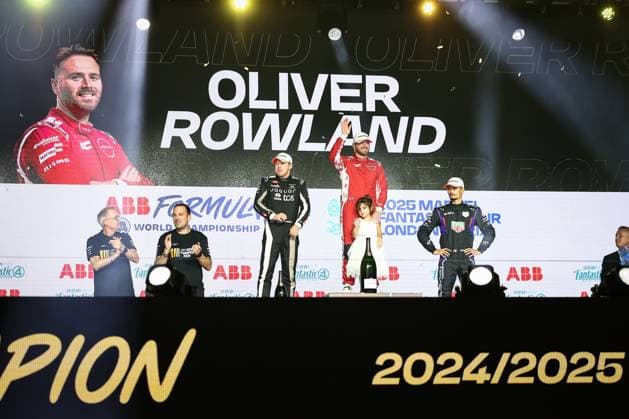 2025 FORMULA E LONDON ePRIX ROWLAND Oliver (gbr), Nissan Formula E Team, Nissan e-4ORCE, portrait, podium during the London ePrix, 15th and 16th round of the 2024-25 ABB FIA Formula E World Championship, WM, Weltmeisterschaft on the ExCel London Circuit from July 25 to 27, 2025 in London, United Kingdom - LondonUnited Kingdom  Copyright: xAndrÃ xFerreirax