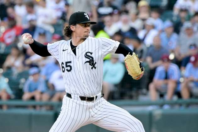 Chicago White Sox starting pitcher Davis Martin (65) throws against the Philadelphia Phillies during the first inning at Rate Field in Chicago, IL on Monday, July 28, 2025.  CHI20250728101 MARKxBLACK