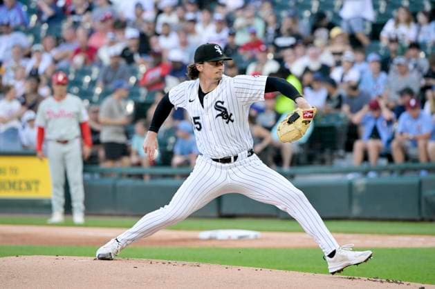 Chicago White Sox starting pitcher Davis Martin (65) throws against the Philadelphia Phillies during the first inning at Rate Field in Chicago, IL on Monday, July 28, 2025.  CHI20250728102 MARKxBLACK