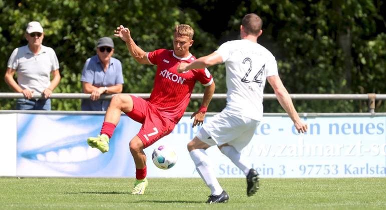 28 06 2025, xfsx, Men, Soccer, Season 2025 2026, Test match TSV Karlburg FC Wuerzburger Kickers v li Maximillian Fesser FC Wuerzburger Kickers , Sebastian Fries TSV Karlburg Karlstadt Karlburg Fundamentun Sportpark Germany