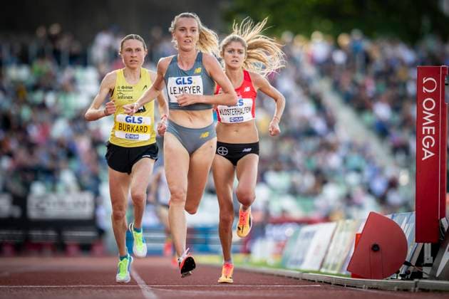 German Athletics Championships all-around Dresden, 01 08 2025 5000m final, Lea Meyer TSV Bayer 04 Leverkusen , right Konstanze Klosterhalfen TSV Bayer 04 Leverkusen , left Elena Burkard LG farbtex Nordschwarzwald German Athletics Championships all-around on 01 08 2025 at Heinz Steyer Stadium, Dresden Saxony Copyright: xBEAUTIFULxSPORTS AxelxKohringx