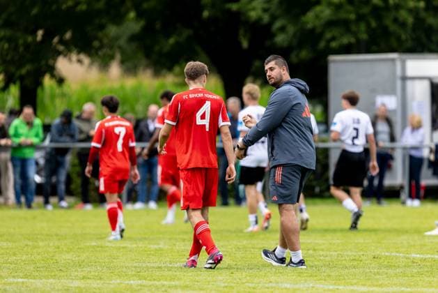 Soccer U19 DFB U19 Junior League SSV Ulm 1846 Football U19 FC Bayern Munich U19, 02 08 2025 02 08 2025, Football, U19, DFB U19 Junior League, SSV Ulm 1846 Football U19 FC Bayern Munich U19 1 2, f l 4 Raphael Pavlic FC Bayern Munich U19 , Coach Peter Gaydarov FC Bayern Munich U19 Photo Lucca Fundel Albeck Sports ground Baden Württemberg Germany