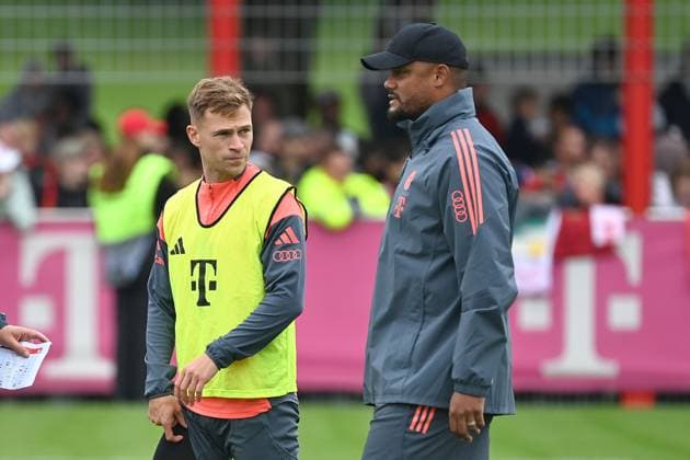 Joshua KIMMICH Bayern Muenchen with coach Vincent KOMPANY Bayern Muenchen Public training FC Bayern Muenchen at the training ground at Saebener Strasse on 04 08 2025 Soccer 1 Bundesliga,Season 2025 2026