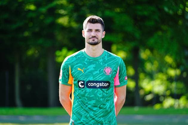 Nikola Vasilj FC St Pauli, 22 GER, FC St Pauli, Football, 1 Bundesliga, Portraettermin 2025 2026, 05 08 2025 GER, FC St Pauli, Football, 1 Bundesliga, Portraettermin 2025 2026, 05 08 2025 Hamburg Copyright: xEibner-Pressefoto MarcelxvonxFehrnx EP_MFN
