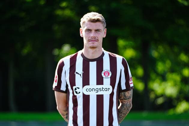 Eric Smith FC St Pauli, 08 GER, FC St Pauli, Football, 1 Bundesliga, Portraettermin 2025 2026, 05 08 2025 GER, FC St Pauli, Football, 1 Bundesliga, Portraettermin 2025 2026, 05 08 2025 Hamburg Copyright: xEibner-Pressefoto MarcelxvonxFehrnx EP_MFN