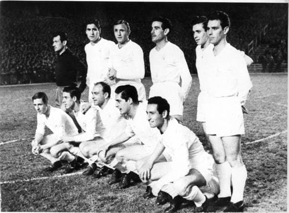 Football Spain at 28 May is The Team of the FC Barcelona in Final to the European Cup in Brussels against Milan u B Z standing v l Alonso, Marquitos, Santamaria, Lesmes, Santisteban, Zárraga his knees v l Kopa, Mateos Matoos , Tue Stefano, Rial and Gento 1958 ATTENTION date estimated !ACHTUNG AUFNAHMEDATUM GESCHÄTZT!