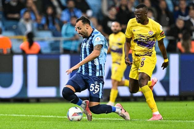 Adana Demirspor v Ikas Eyupspor - Turkish Super Lig ADANA, TURKIYE - NOVEMBER 09: Tolga Kalender (55) of Adana Demirspor in action against Thiam (9) of Eyupspor during the Turkish Super Lig week 12th match between Adana Demirspor and Eyupspor at The New Adana Stadium in Adana, Turkiye on November 09, 2024. Adana Turkey. Editorial use only. Please get in touch for any other usage.  Copyright: x2025xAnadoluxErenxBozkurtx