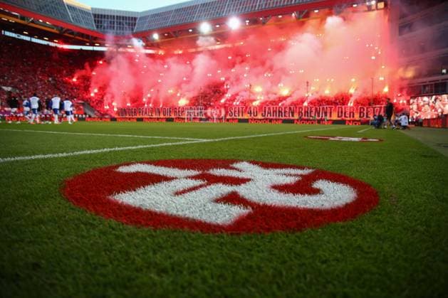 09 08 2025, xmohx, Football 2 Bundesliga, 1 FC Kaiserslautern FC Schalke 04 emspor, v l symbol photo, symbol image, symbol fans, spectators, audience, tribute choreo, choreography, choreography pyro, pyrotechnics, Bengalo, smoke, fireworks DFL DFB REGULATIONS PROHIBIT ANY USE OF PHOTOGRAPHS as IMAGE SEQUENCES and or QUASI VIDEO Kaiserslautern