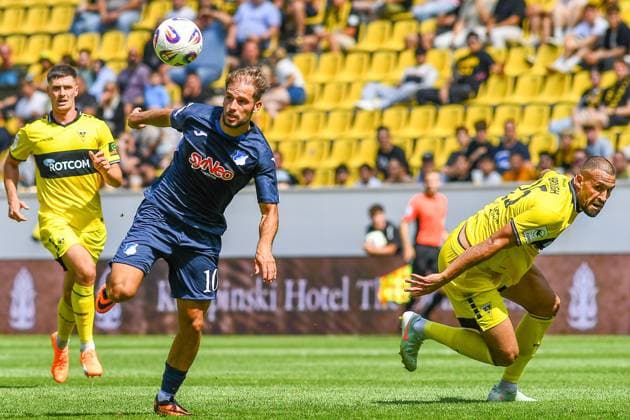 v li Luca Duric TSG II, 10 , Lamar Yarbrough Alemannia Aachen, 25 , duel, duel, tackle, tackling, dynamics, action, action, 09 08 2025, Aachen Germany , Football, 3 Liga, TSV Alemannia Aachen TSG Hoffenheim II, Football, 3 Liga, TSV Alemannia Aachen TSG Hoffenheim II, DFB DFL REGULATIONS PROHIBIT ANY USE OF PHOTOGRAPHS AS IMAGE SEQUENCES AND OR QUASI VIDEO xmhx
