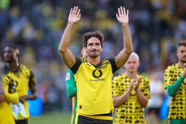 10 08 2025, Football, Borussia Dortmund Juventus Turin, Test match, Signal Iduna Park, Season 2025 2026 Farewell farewell farewell match Mats Hummels former BVB player DFB regulations prohibit any use of photographs as image sequences and or quasi video Nordrhein Westfalen Germany