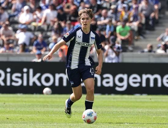 Kennet Eichhorn on the ball Single image Crop action Sport Soccer Football DFL 2 Bundesliga Men 2 Matchday Season 2025 2026 10 08 2025 Hertha BSC Berlin vs Karlsruher SC KSC DFL regulations prohibit any use of photographs as image sequences and or quasi video
