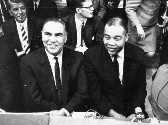 boxing u B Z v l Max Schmeling Germany and Joe Louis USA ATTENTION date estimated !ACHTUNG AUFNAHMEDATUM GESCHÄTZT!
