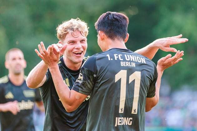 v l Andras Schaefer 1 FC Union Berlin, 13 , Wooyeong Jeong 1 FC Union Berlin, 11 celebrates after goal to 0 5 by Wooyeong Jeong 1 FC Union Berlin, 11 GER, FC Guetersloh vs 1 FC Union Berlin, Football, DFB Pokal, 1 round, Spielzeit 2025 2026, 15 08 2025 DFL Regulations prohibit any use of photographers as image sequences and or quasi video GER, FC Guetersloh vs 1 FC Union Berlin, Fußball, DFB Pokal, 1 Runde, Spielzeit 2025 2026, 15 08 2025 Guetersloh Copyright: xEibner-Pressefoto JanxRollingerx EP_JSK