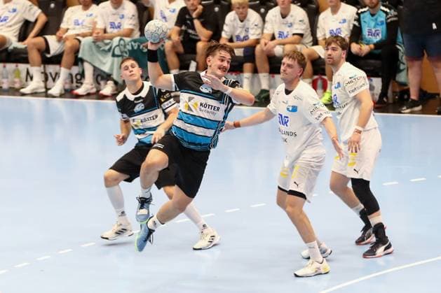 15 08 2025, xgox, handball, Wartburg Cup, ThSV Eisenach Skanderborg Handbold emspor v l Felix Aellen Eisenach, 22 throws goal, goal scorer, scores goal, scores the goal Eisenach