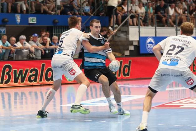 15 08 2025, xgox, handball, Wartburg Cup, ThSV Eisenach Skanderborg Handbold emspor v l Emil Laerke Skanderborg, 15 , Max Beneke Eisenach duel, duel, fight, tackle Eisenach