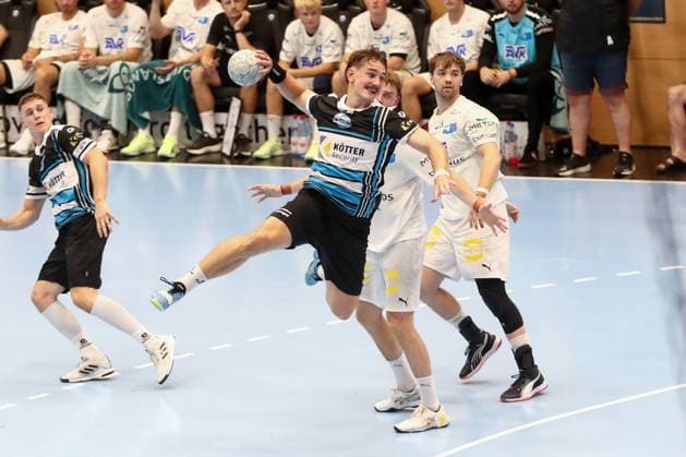 15 08 2025, xgox, handball, Wartburg Cup, ThSV Eisenach Skanderborg Handbold emspor v l Felix Aellen Eisenach, 22 throws goal, goal scorer, scores goal, scores the goal Eisenach