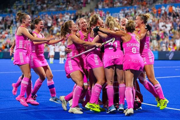 15 08 2025, xydrx, Womens EuroHockey Championship 2025, semi-final, Belgium Germany, Sparkassenpark Mönchengladbach The German team celebrates reaching the final North Rhine-Westphalia Germany
